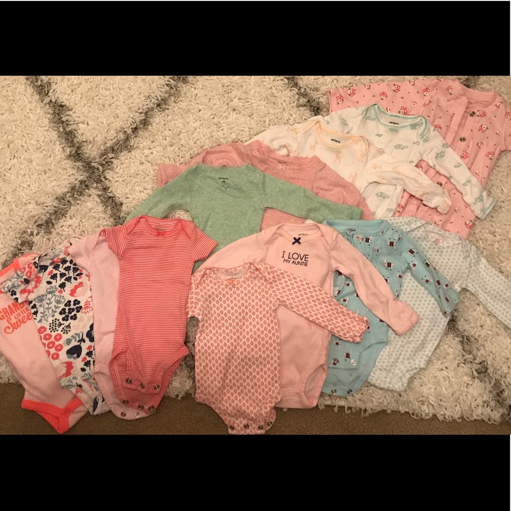 LOT of carter’s newborn girls clothes